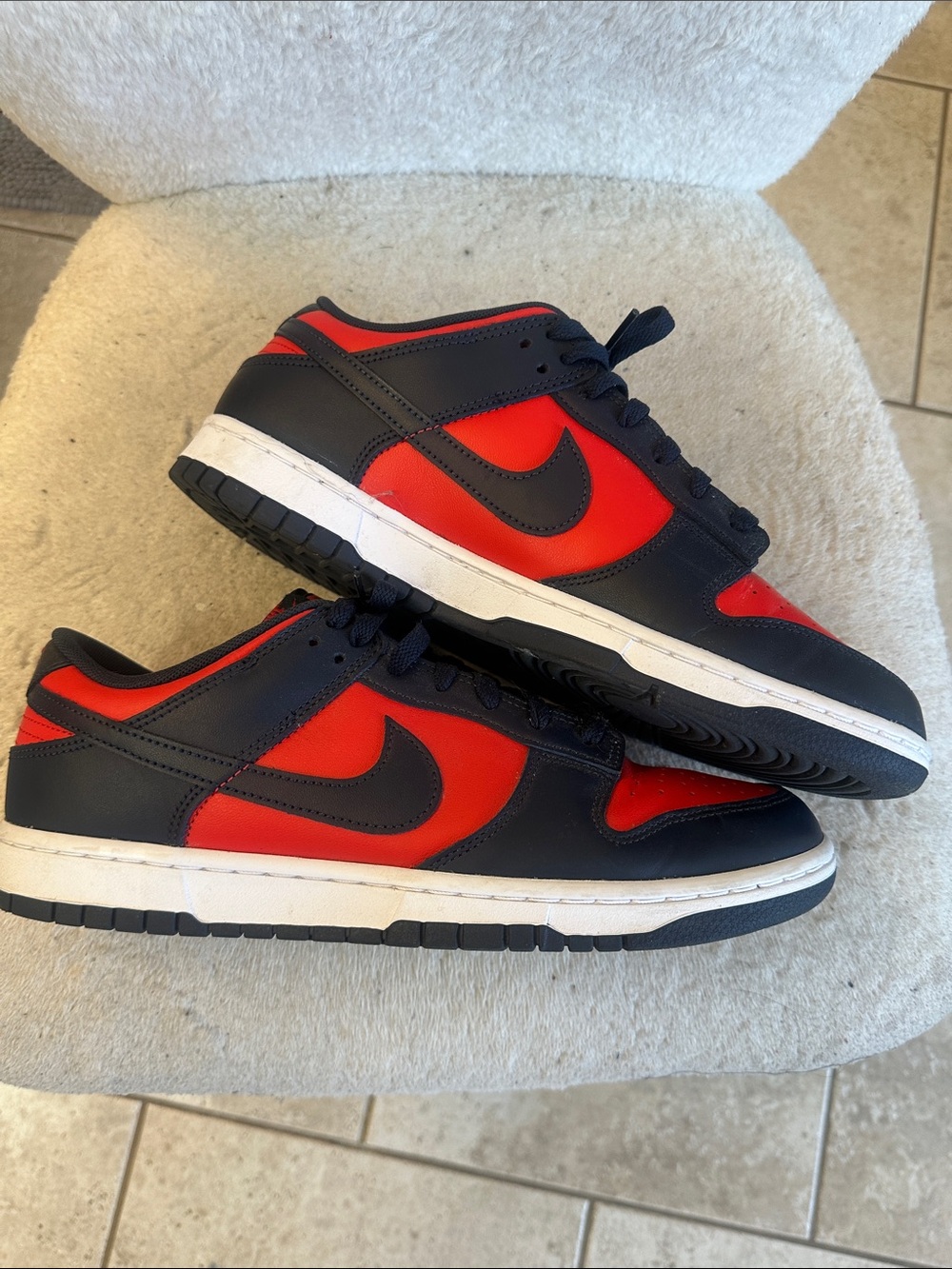 Nike 11.5 Men’s Low-Top Sneakers - Black & Red Gently worn